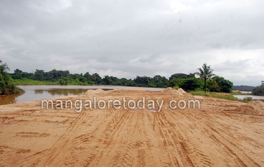 Sand lorries seized at Adam Kudru, Mangalore